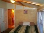 1 Bedroom cottages with large Jacuzzi or Spa. Pet friendly - Kitchen and fireplace. #5,6 Photo 3