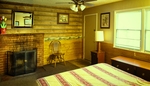 4 Bedroom lakeside - Group size 3 bath cabin with kitchen, 4 fireplaces and bar. Pet friendly #13 Photo 3
